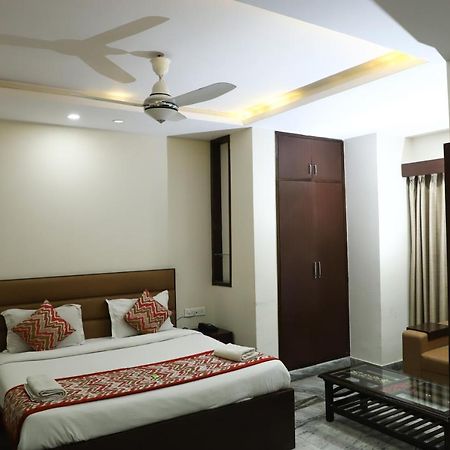 Hotel Sar Kamla Dham Skd Vrindavan Fully Vaccinated Staff 외부 사진