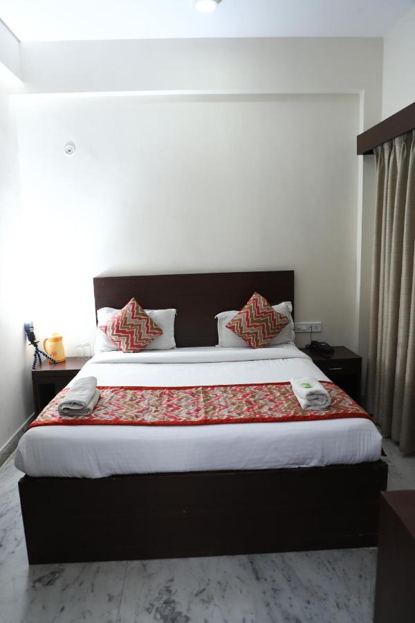 Hotel Sar Kamla Dham Skd Vrindavan Fully Vaccinated Staff 외부 사진