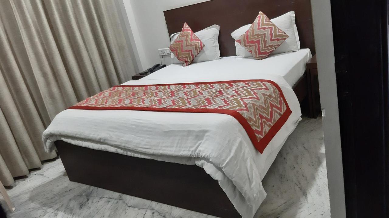 Hotel Sar Kamla Dham Skd Vrindavan Fully Vaccinated Staff 외부 사진
