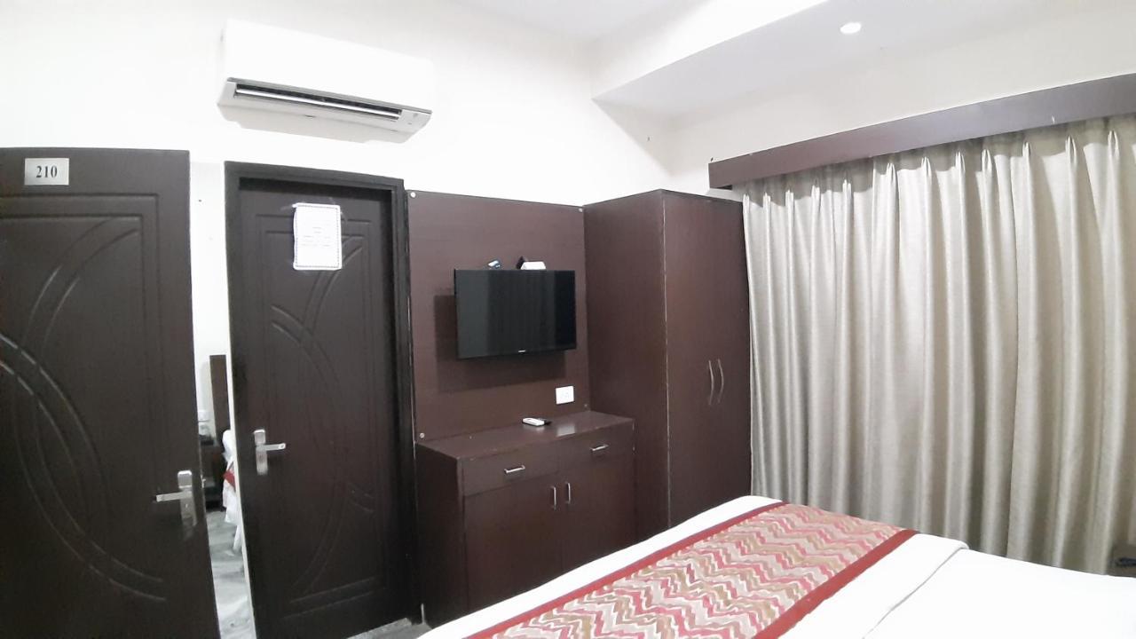 Hotel Sar Kamla Dham Skd Vrindavan Fully Vaccinated Staff 외부 사진