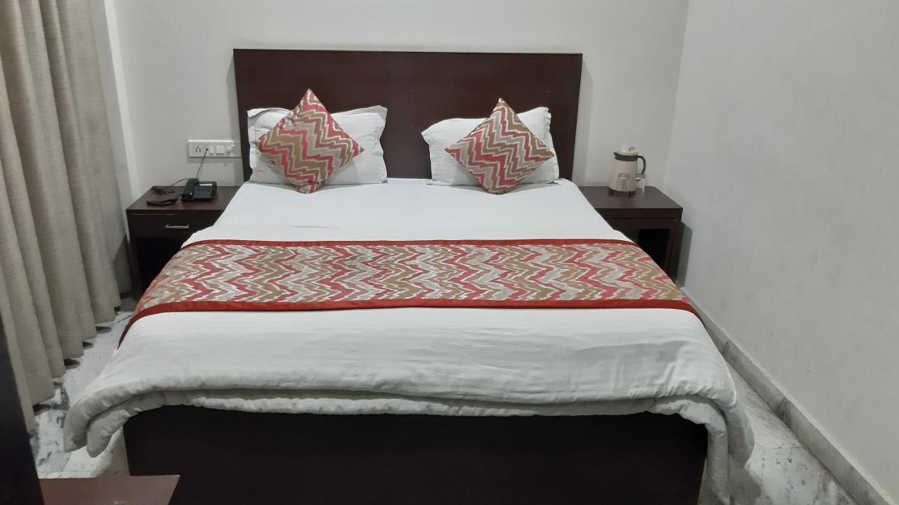 Hotel Sar Kamla Dham Skd Vrindavan Fully Vaccinated Staff 외부 사진