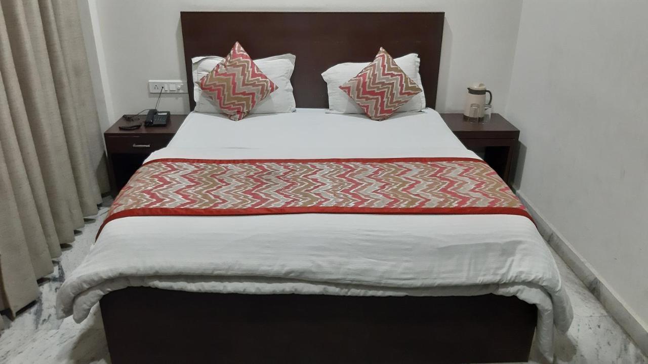 Hotel Sar Kamla Dham Skd Vrindavan Fully Vaccinated Staff 외부 사진