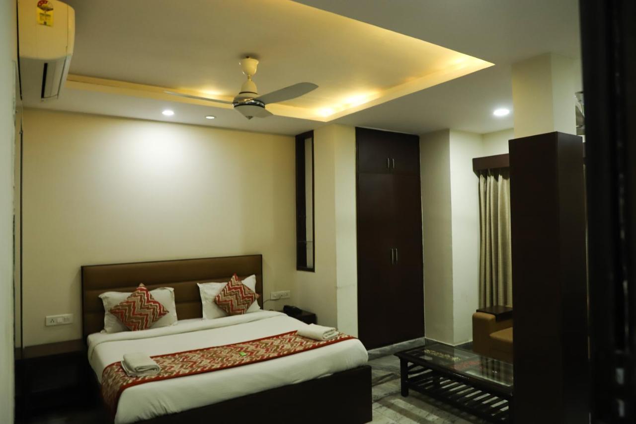 Hotel Sar Kamla Dham Skd Vrindavan Fully Vaccinated Staff 외부 사진
