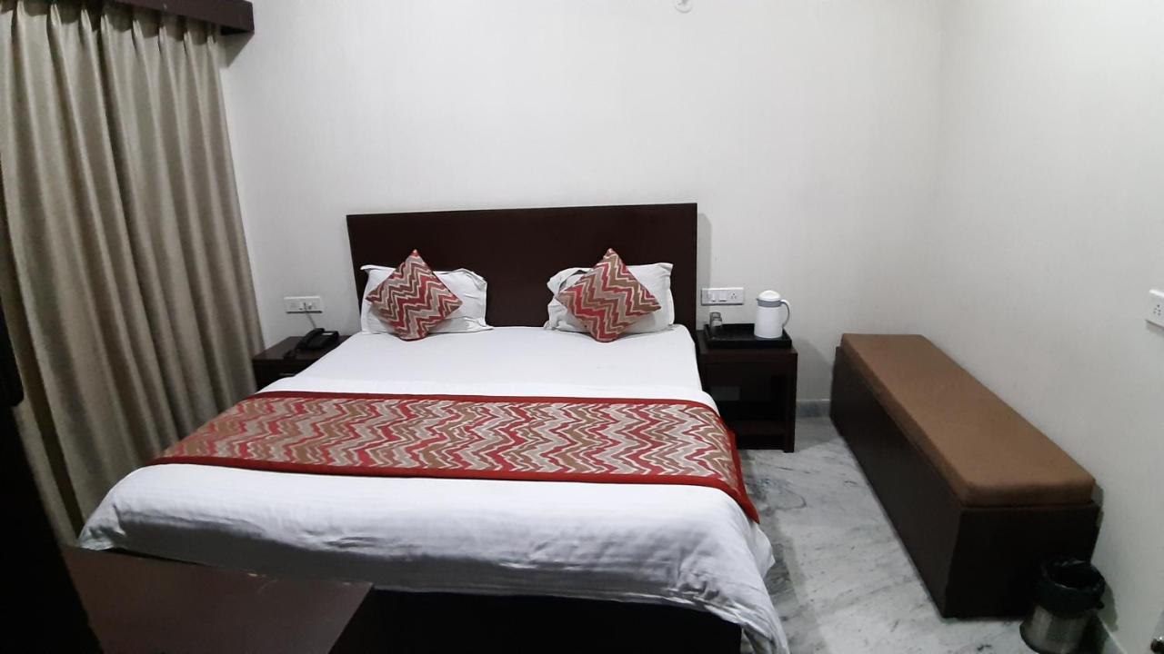 Hotel Sar Kamla Dham Skd Vrindavan Fully Vaccinated Staff 외부 사진