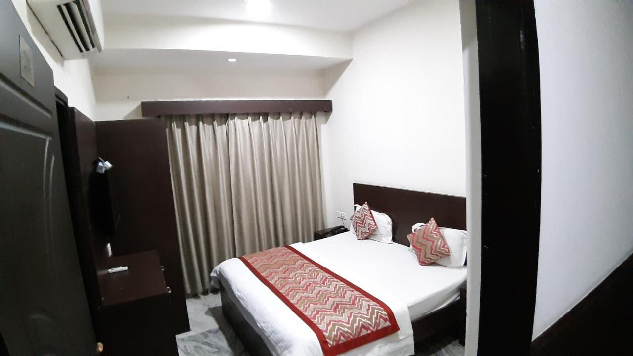 Hotel Sar Kamla Dham Skd Vrindavan Fully Vaccinated Staff 외부 사진