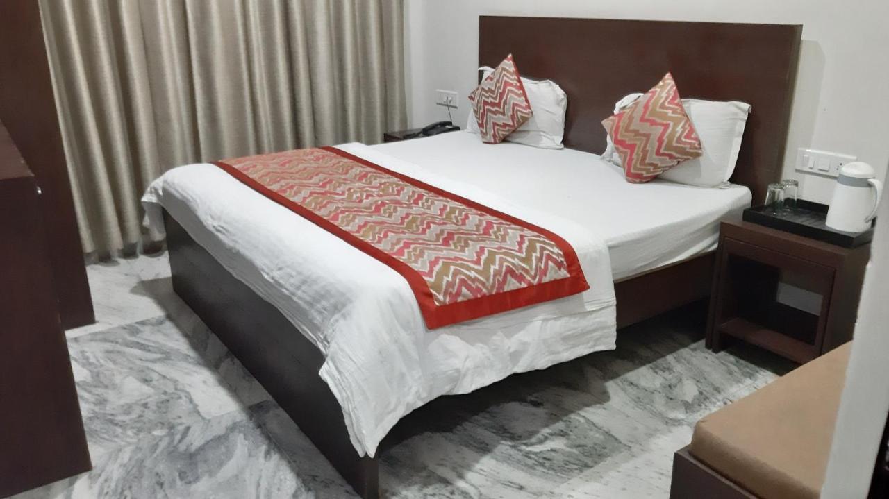 Hotel Sar Kamla Dham Skd Vrindavan Fully Vaccinated Staff 외부 사진