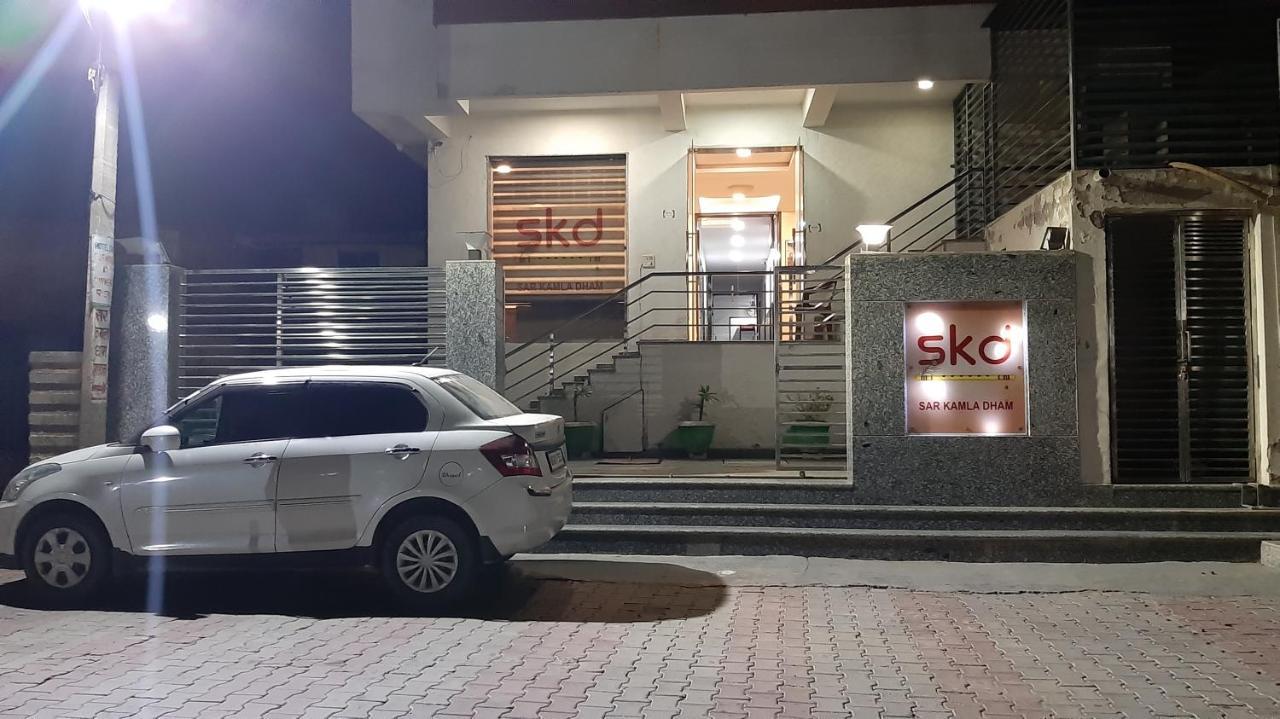 Hotel Sar Kamla Dham Skd Vrindavan Fully Vaccinated Staff 외부 사진