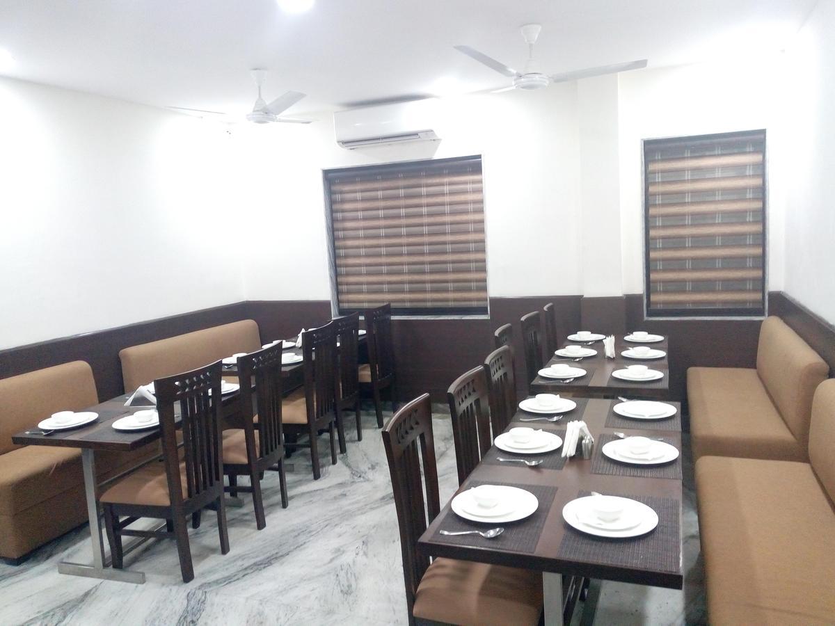 Hotel Sar Kamla Dham Skd Vrindavan Fully Vaccinated Staff 외부 사진