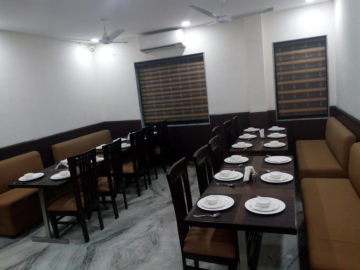 Hotel Sar Kamla Dham Skd Vrindavan Fully Vaccinated Staff 외부 사진