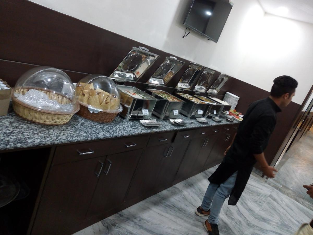 Hotel Sar Kamla Dham Skd Vrindavan Fully Vaccinated Staff 외부 사진