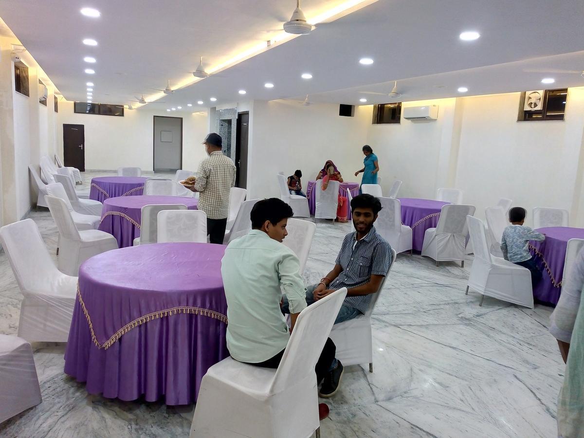 Hotel Sar Kamla Dham Skd Vrindavan Fully Vaccinated Staff 외부 사진
