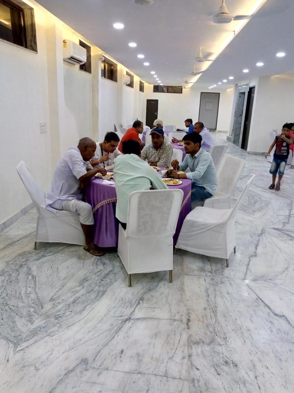 Hotel Sar Kamla Dham Skd Vrindavan Fully Vaccinated Staff 외부 사진