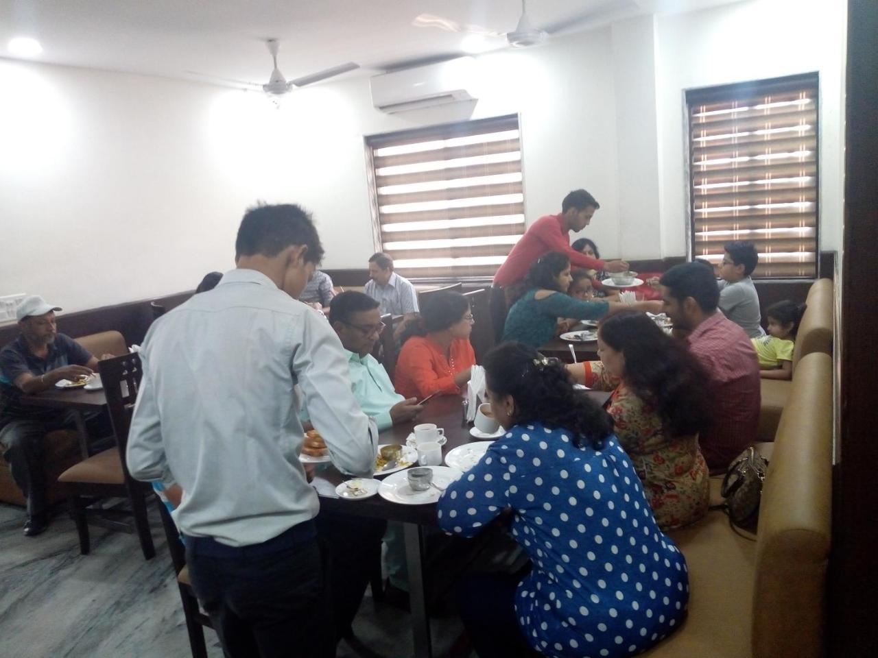 Hotel Sar Kamla Dham Skd Vrindavan Fully Vaccinated Staff 외부 사진
