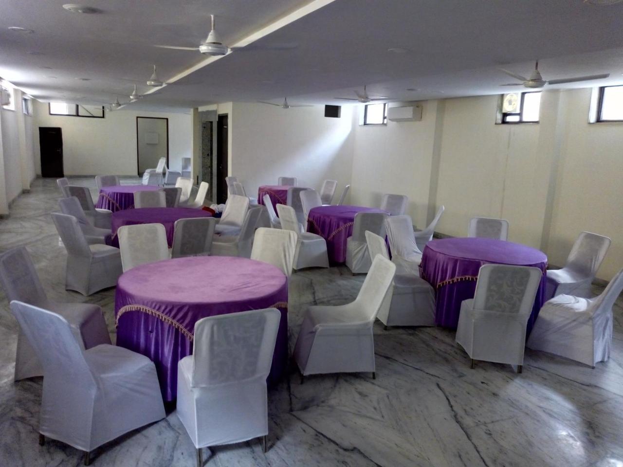 Hotel Sar Kamla Dham Skd Vrindavan Fully Vaccinated Staff 외부 사진