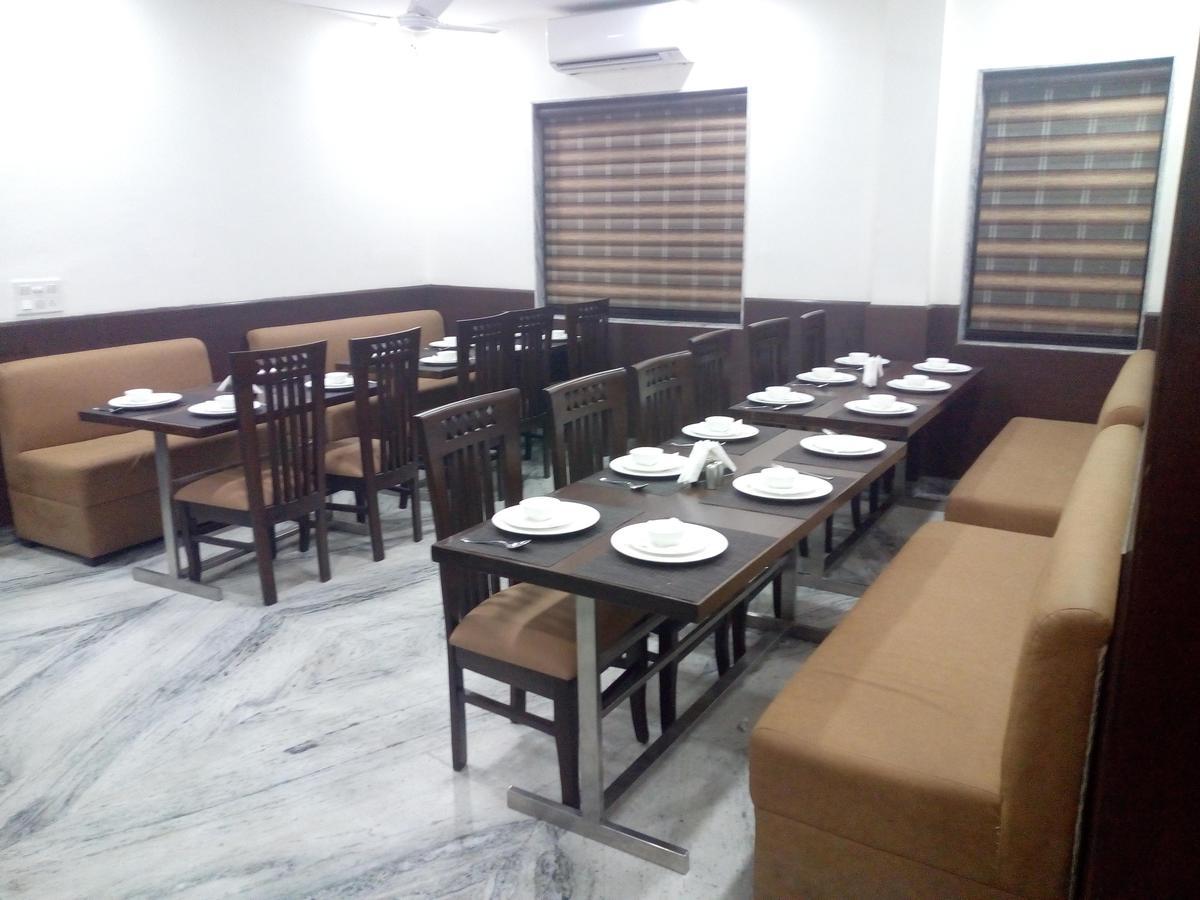 Hotel Sar Kamla Dham Skd Vrindavan Fully Vaccinated Staff 외부 사진