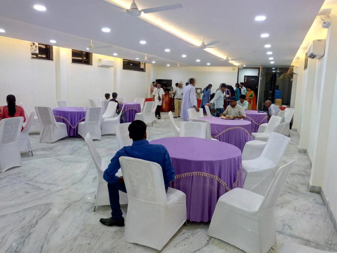 Hotel Sar Kamla Dham Skd Vrindavan Fully Vaccinated Staff 외부 사진
