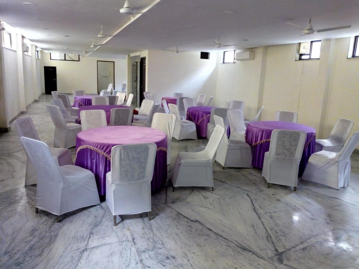 Hotel Sar Kamla Dham Skd Vrindavan Fully Vaccinated Staff 외부 사진