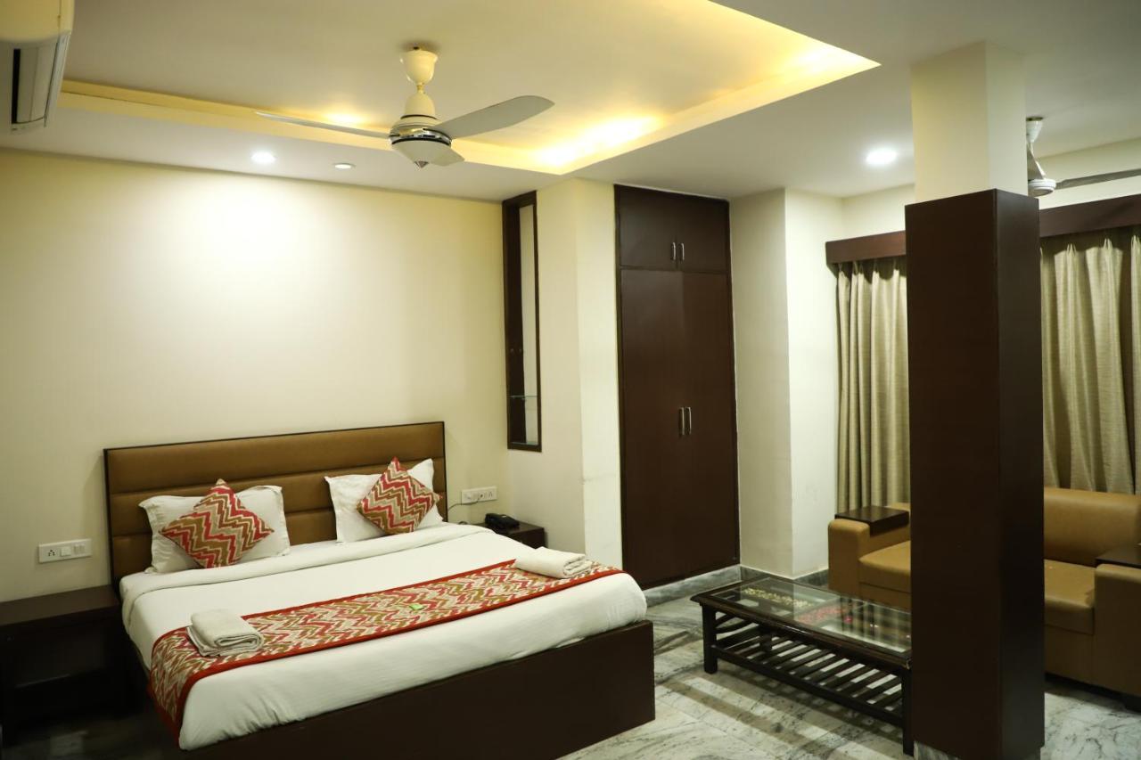 Hotel Sar Kamla Dham Skd Vrindavan Fully Vaccinated Staff 외부 사진