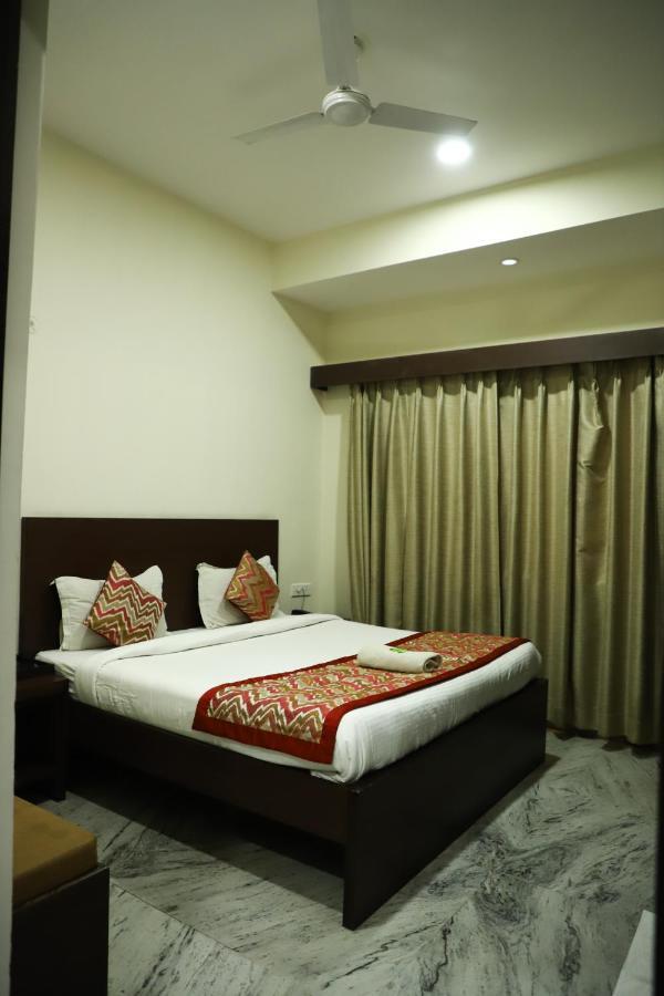 Hotel Sar Kamla Dham Skd Vrindavan Fully Vaccinated Staff 외부 사진