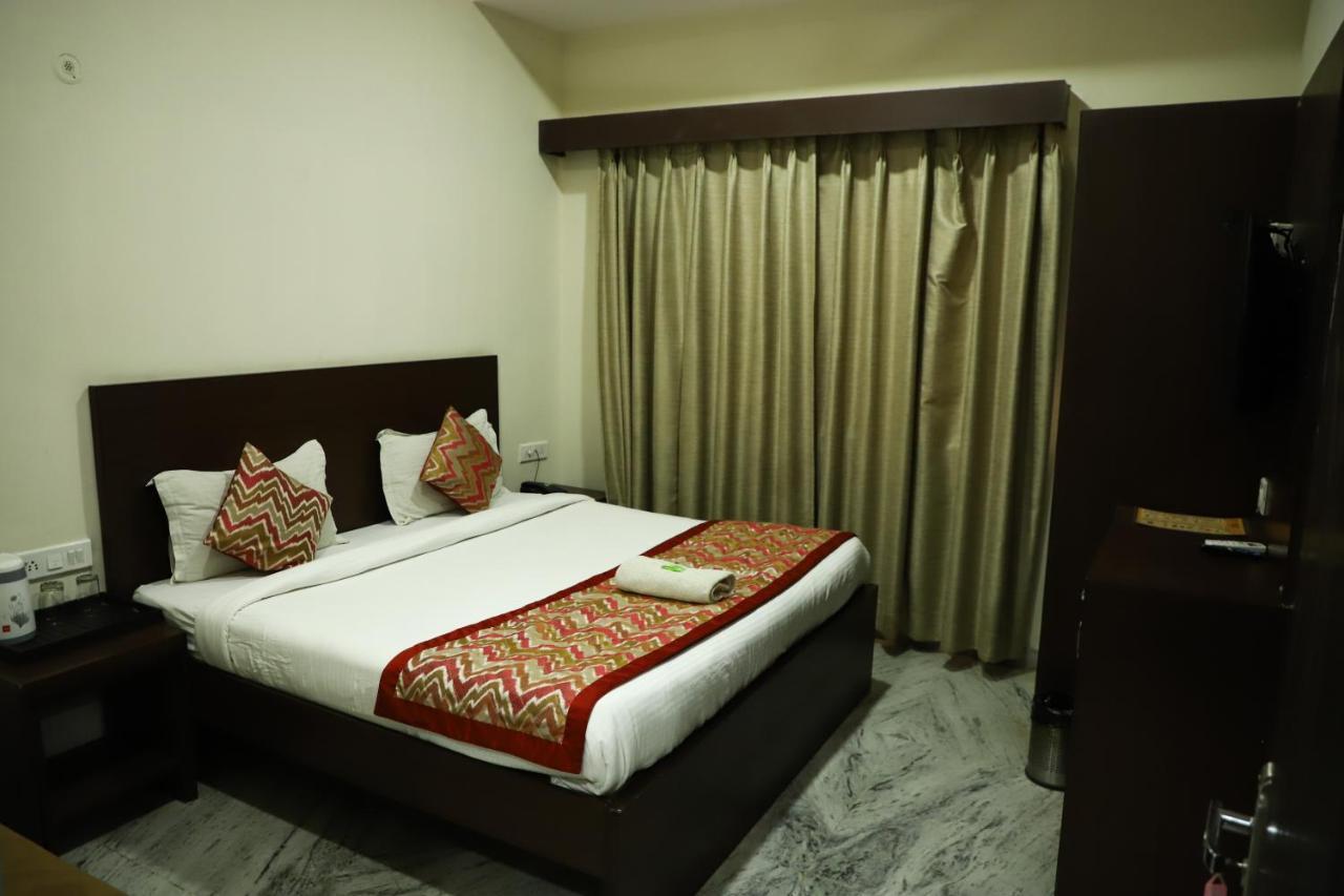 Hotel Sar Kamla Dham Skd Vrindavan Fully Vaccinated Staff 외부 사진
