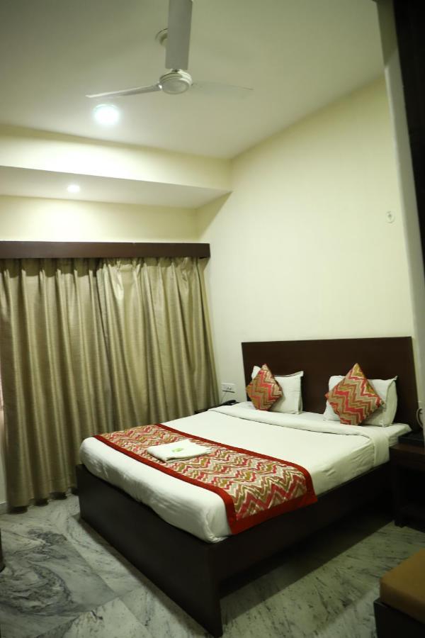 Hotel Sar Kamla Dham Skd Vrindavan Fully Vaccinated Staff 외부 사진