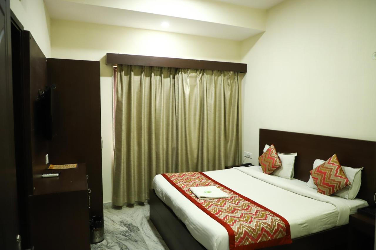 Hotel Sar Kamla Dham Skd Vrindavan Fully Vaccinated Staff 외부 사진
