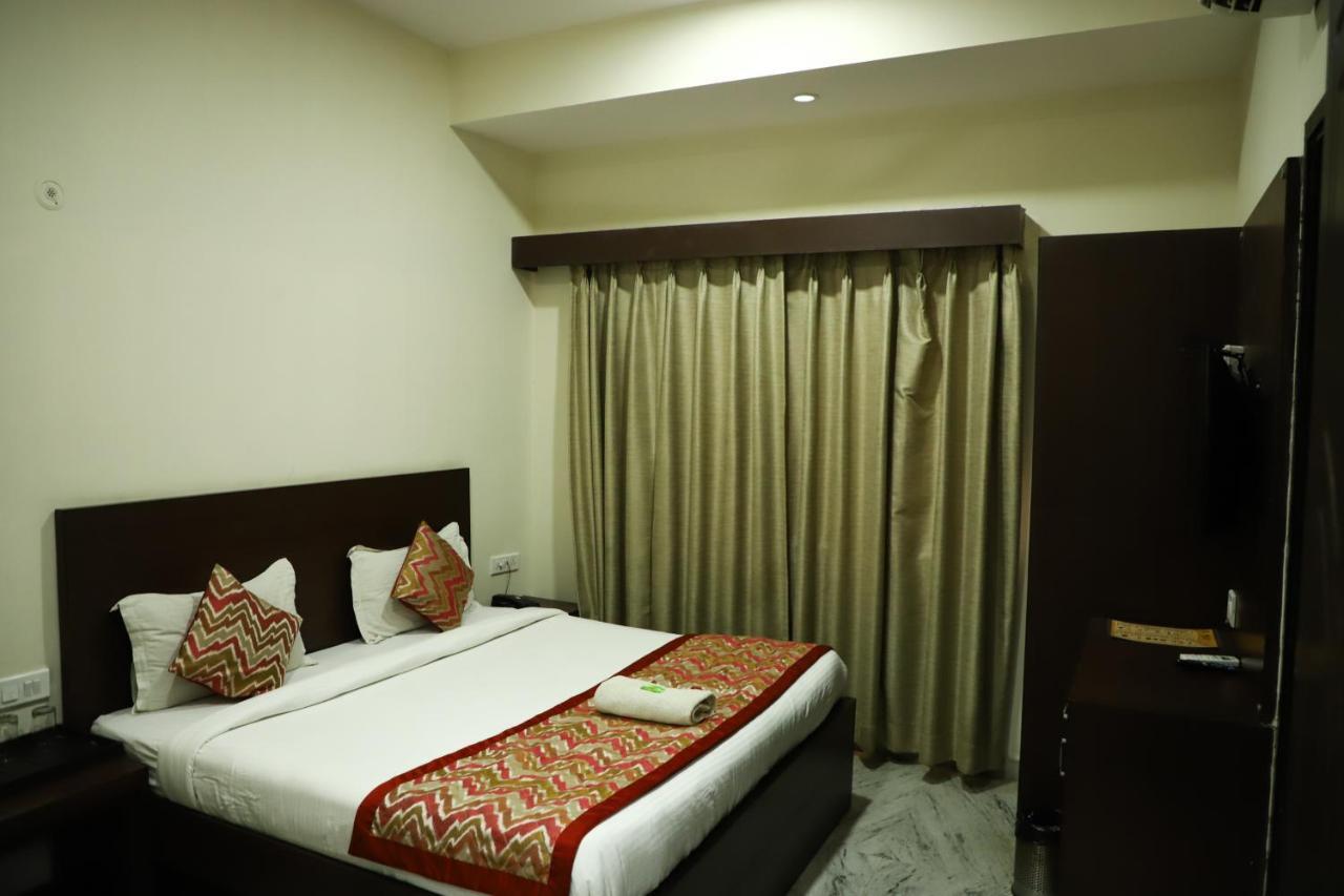 Hotel Sar Kamla Dham Skd Vrindavan Fully Vaccinated Staff 외부 사진