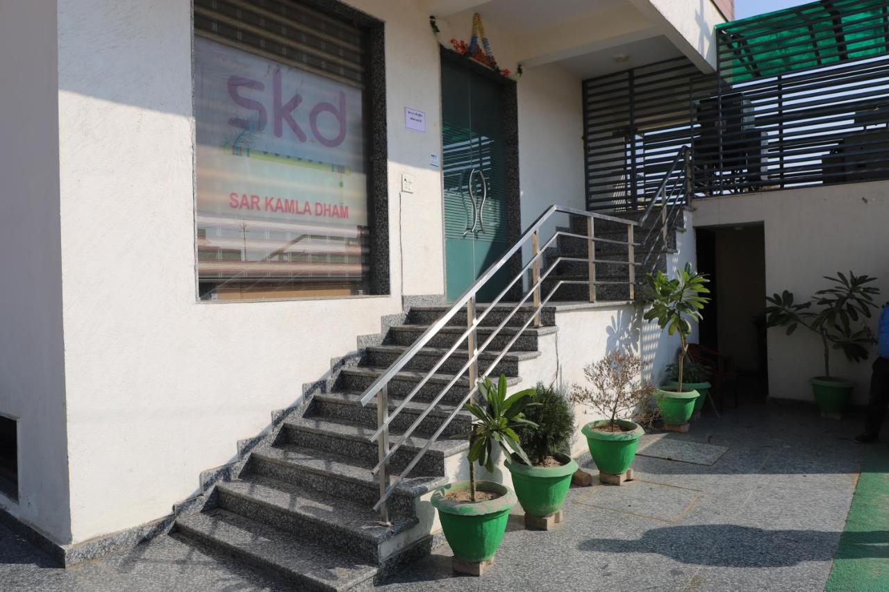 Hotel Sar Kamla Dham Skd Vrindavan Fully Vaccinated Staff 외부 사진