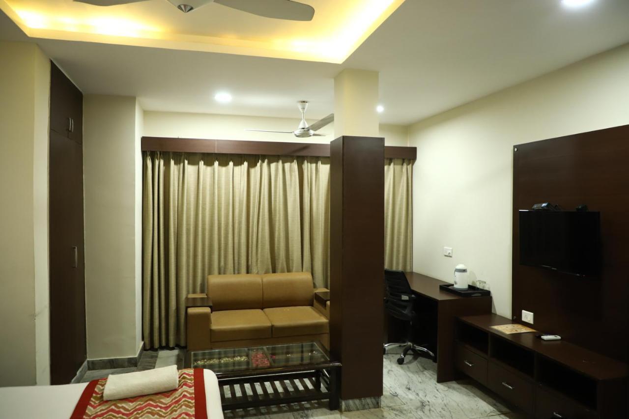 Hotel Sar Kamla Dham Skd Vrindavan Fully Vaccinated Staff 외부 사진