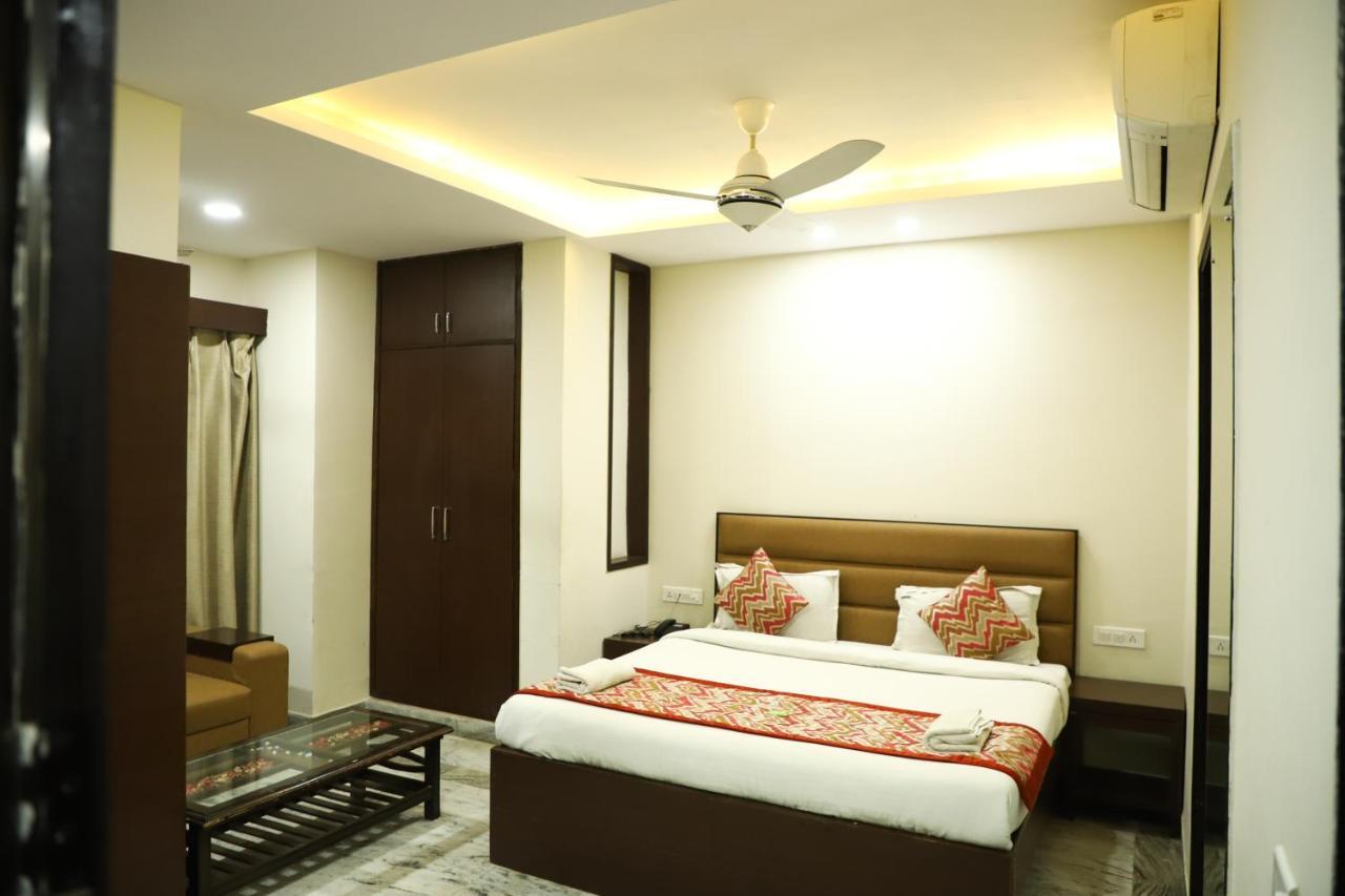 Hotel Sar Kamla Dham Skd Vrindavan Fully Vaccinated Staff 외부 사진