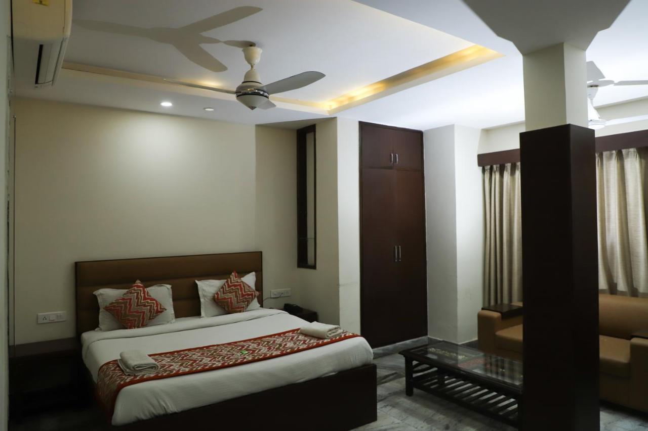 Hotel Sar Kamla Dham Skd Vrindavan Fully Vaccinated Staff 외부 사진